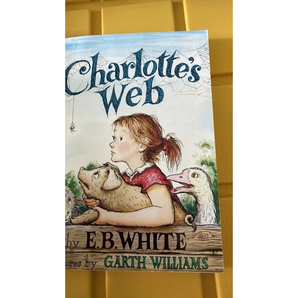Charlottes Web - Paperback By E B White Illustrated Garth Williams